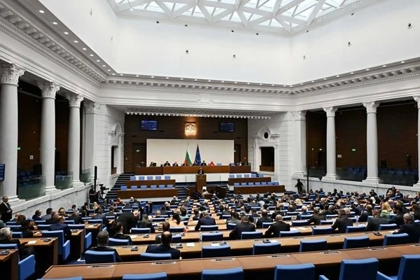 Няма да вземат по 2 евро от пенсионер, но за новите няма да има ковид бонус