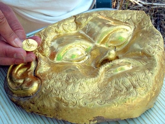 Оригиналната златната маска от тракийската могила Светица ще бъде показана в Казанлък