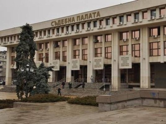 Арестуваният съдебен заседател от Бургас натрупал над 100 000 евро от измами