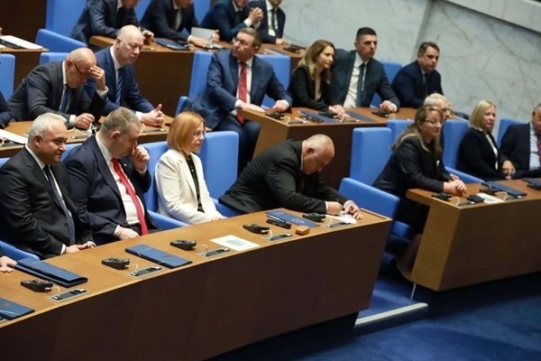 ГЕРБ: Военният министър не може да променя решения на парламента за помощта за Украйна