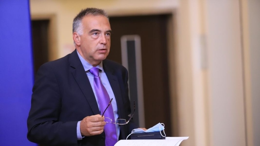  Кутев: С поведението си шефката на НДК върви към бивша