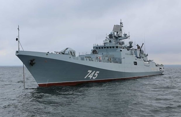 Руски боен кораб стреля по английска яхта в Ламанша
