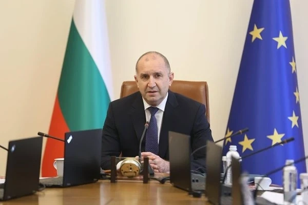 Ще ремонтират пътищата около селото на Радев