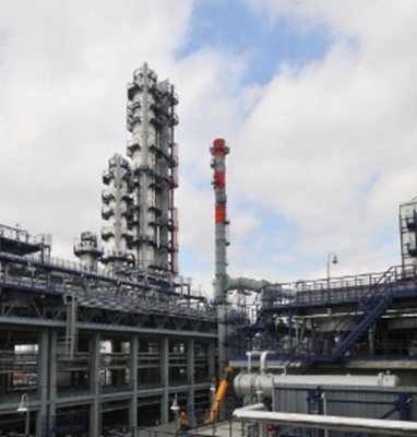 Най-големият нефтен завод в Русия спря да работи след украинска атака