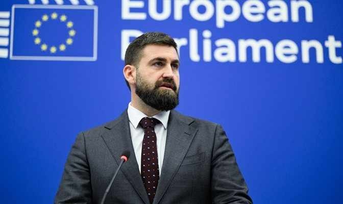 Андрей Новаков: 1,80 евро - толкова е оскъпяването на билета за полет от новите правила