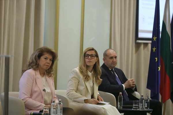 Йотова: България е последователна за Украйна, няма как конфликтът да се реши с война