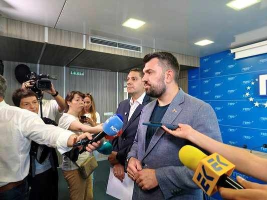 ГЕРБ за US самолетите: Ние ги пуснахме за учение на НАТО, Радев - за войната