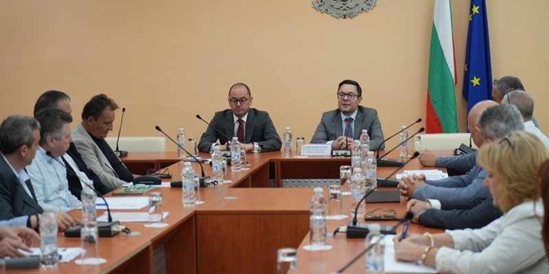 Пулев призова операторите на индустриални зони да споделят технически затруднения и предложения за подобрение