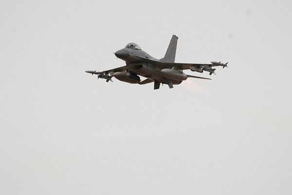 Румъния вдигна два F-16 заради дрон
