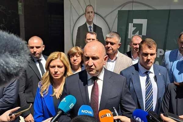 Радев: Ще подкрепим Илияна Йотова
