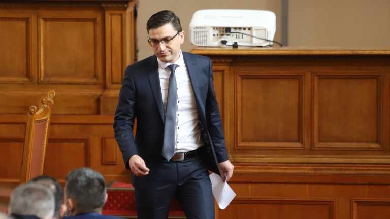 Сабрутев: Оказа се, че олигархията, с която ще се бори Радев, са пенсионерите, майките и работещите