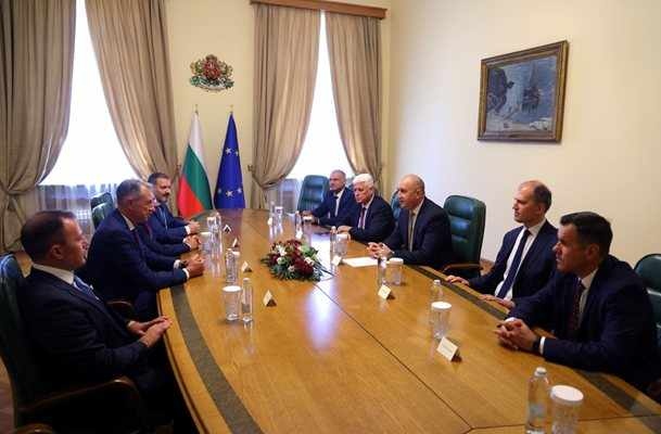 България иска да купи противопожарни самолети