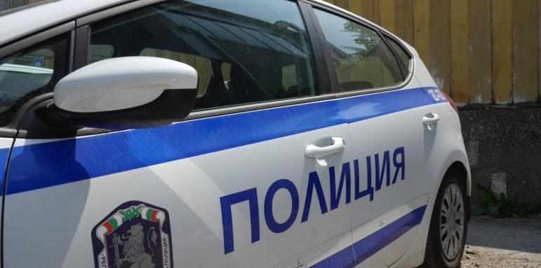 Кола се заби в мантинелата на пътя Бургас-Созопол