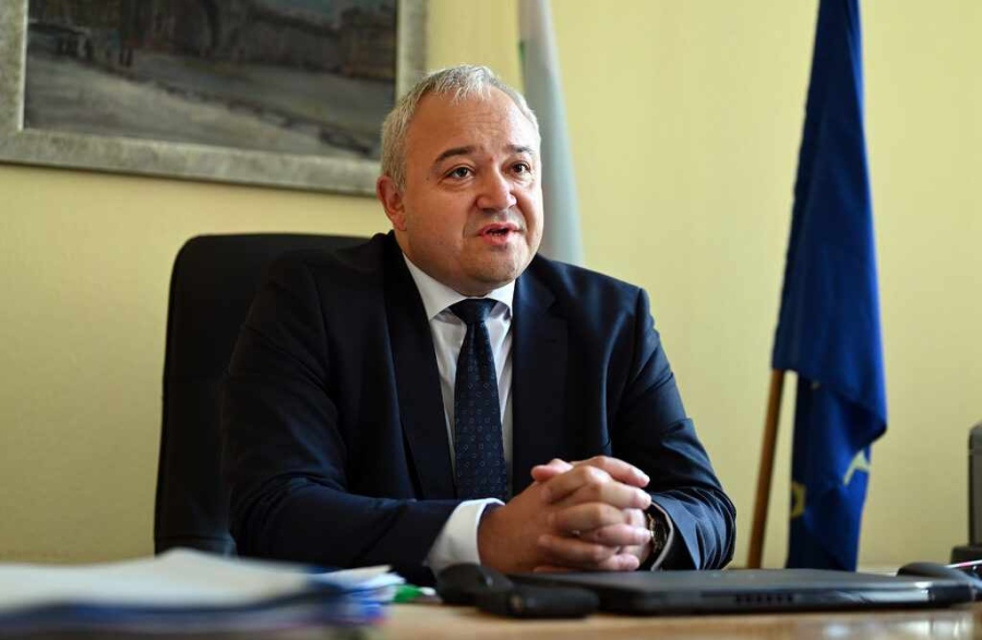 Иван Демерджиев с изненадващи кадрови размествания 