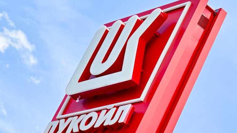 Лицензът за дружествата на Лукойл у нас е удължен до 29 октомври