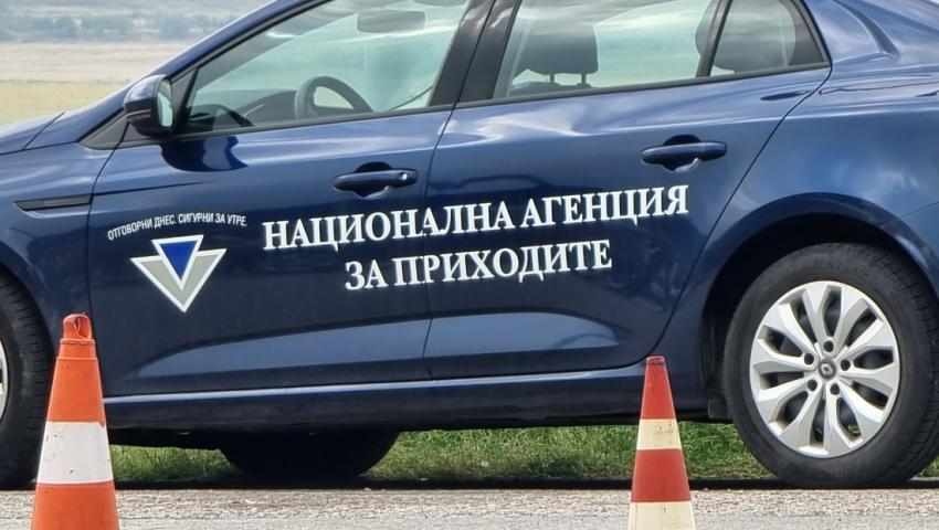 В Слънчев бряг: продавач скочи на инспектори от НАП и избяга с касовия апарат