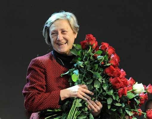 Правителството ще удостои Нешка Робева с орден Стара планина