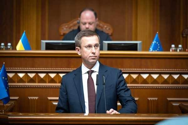 Уволняват шефове на държавна банка в Украйна заради корупция в канцеларията на Зеленски