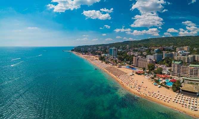 Слънчево с краткотрайни валежи е времето днес
