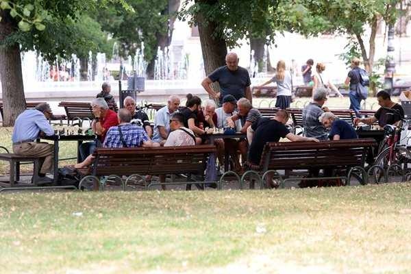 Минималната пенсия догонва все по-бързо средната