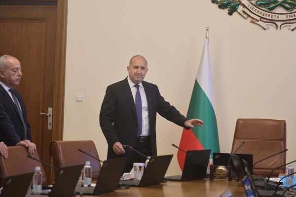 Румен Радев недоволен от краха на тестовете PISA – иска спешни реформи