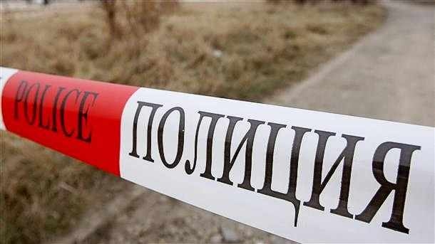 Разбиха стъкло на банков клон в София, повредени са два банкомата