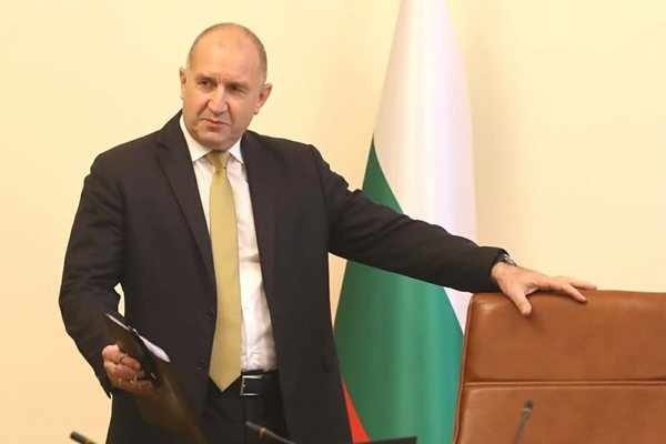 Радев обяви смяна на икономическия модел - от потребление и заеми, към агресивни инвестиции и растеж