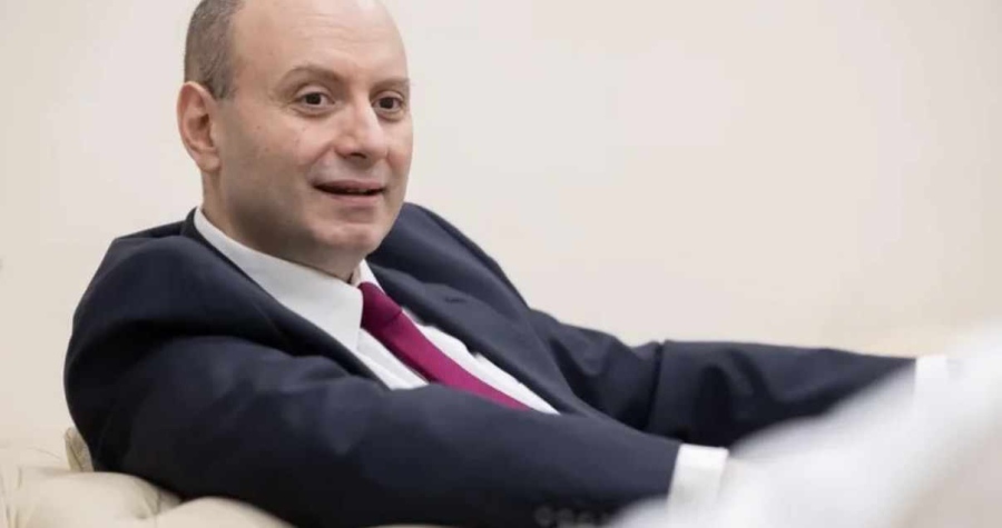 Скандалът с полетите на Пеевски: Посланикът ни в ОАЕ Иван Йорданов вече е в България