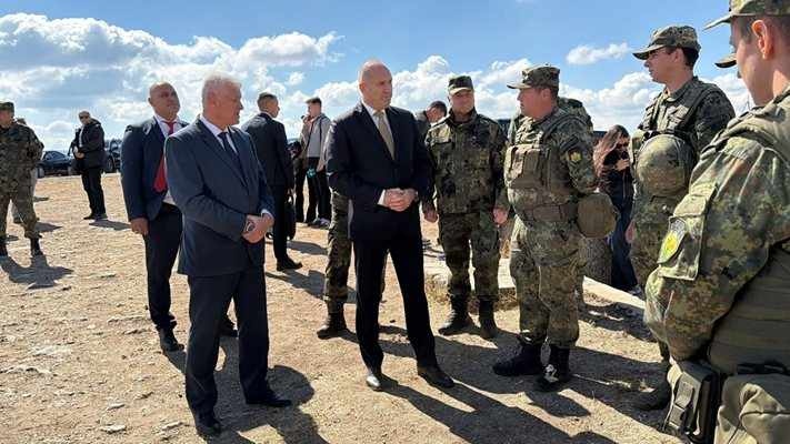 Мобилен център за контрол на дронове поиска Радев