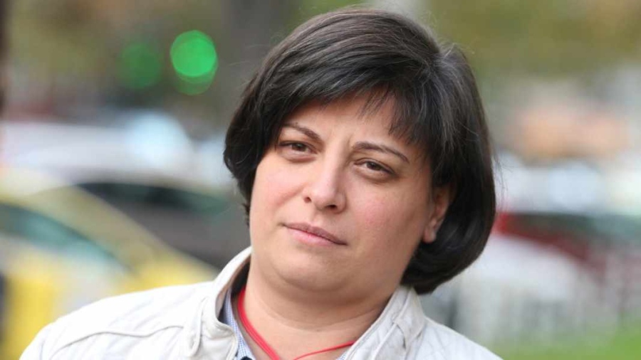 Диана Русинова пита Радев: Кога ще ремонтирате пътищата, като завали сняг ли?