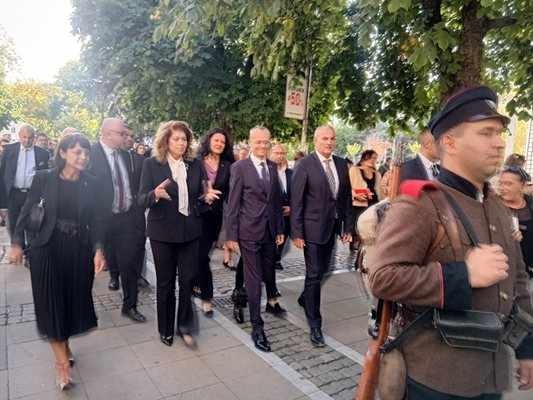 Йотова поведе Шествие на паметта в Благоевград