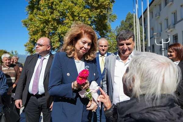 Илияна Йотова посети Струмяни