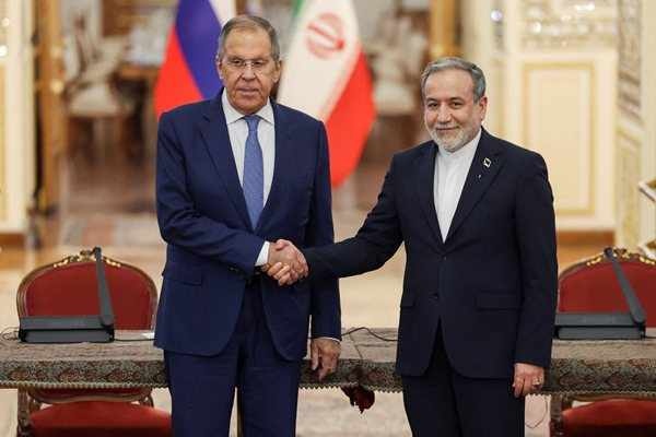 Иран зове за дипломация, обвинява САЩ за напрежението в Ормузкия проток