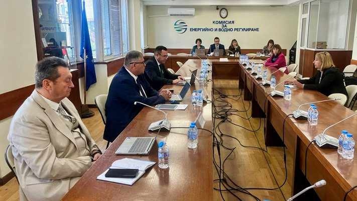 При 34% по-скъп газ за ноември КЕВР има месец да смята цени на парното