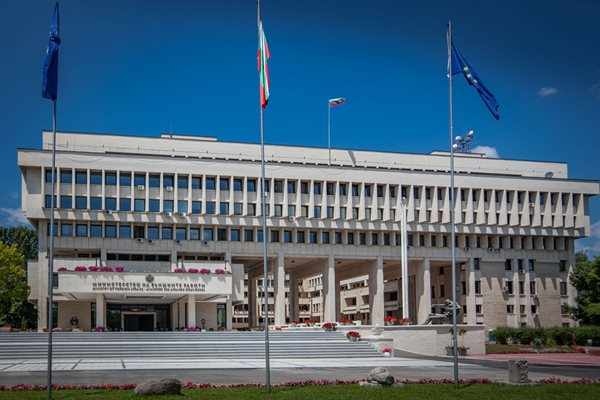 МВнР: Гласуването в чужбина протича нормално