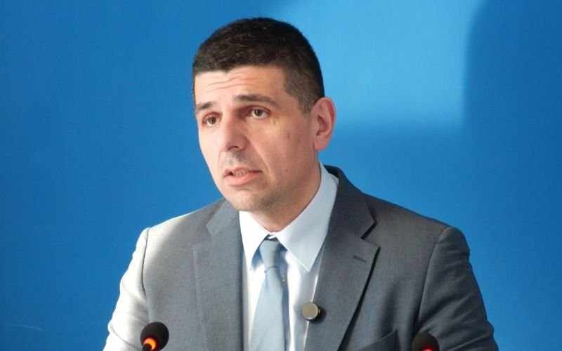 Ивайло Мирчев: Започва да писва вече колко се снишаваме