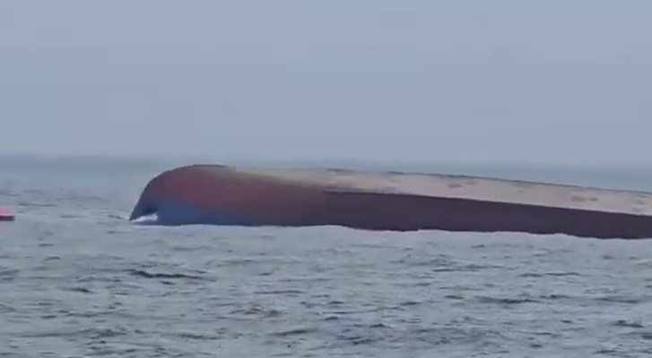 Корабът Хорив потъна частично край Шабла